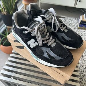 NEW BALANCE 991 v2, Black, Made in UK
